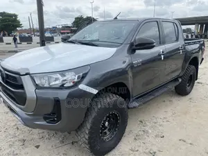 Toyota Hilux 2021 Gray