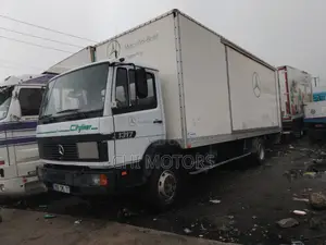 Mercedes 1317 With Lift Back