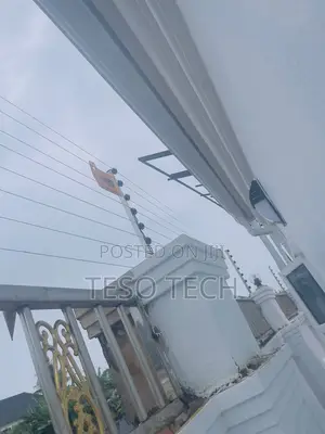 Electric Fencing With High Voltage