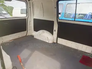 Toyota HiAce 2000 White