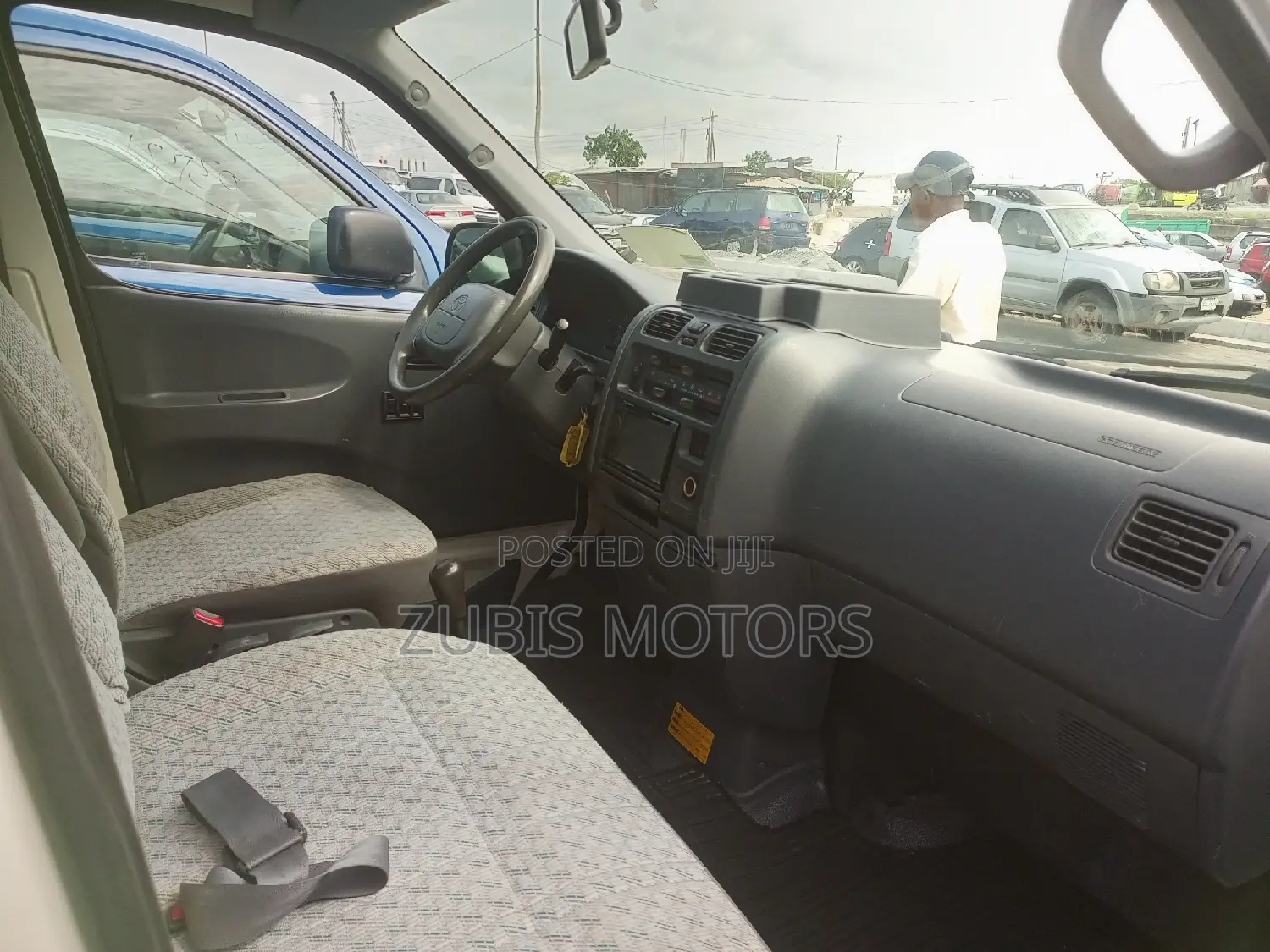Toyota HiAce 2000 White