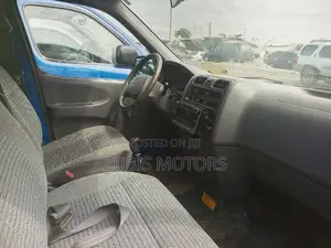 Toyota HiAce 2004 Blue