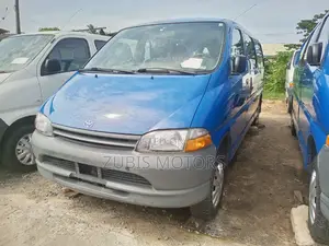 Toyota HiAce 2004 Blue