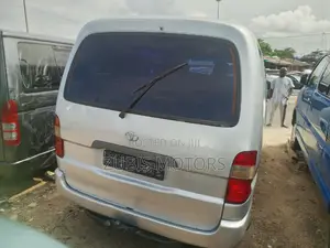 Toyota HiAce 2004 Silver