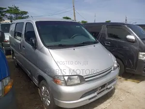 Toyota HiAce 2004 Silver