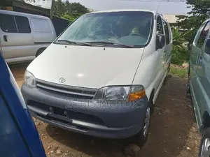Toyota HiAce 2003 White
