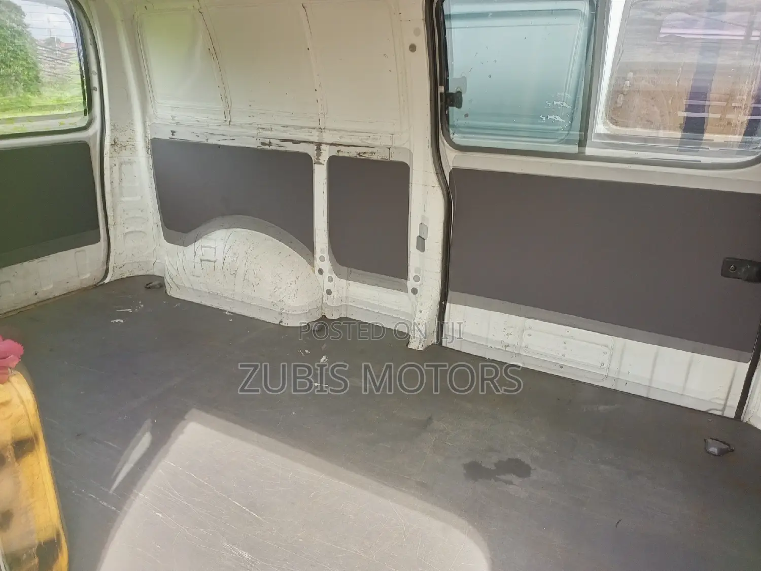 Toyota HiAce 2003 White