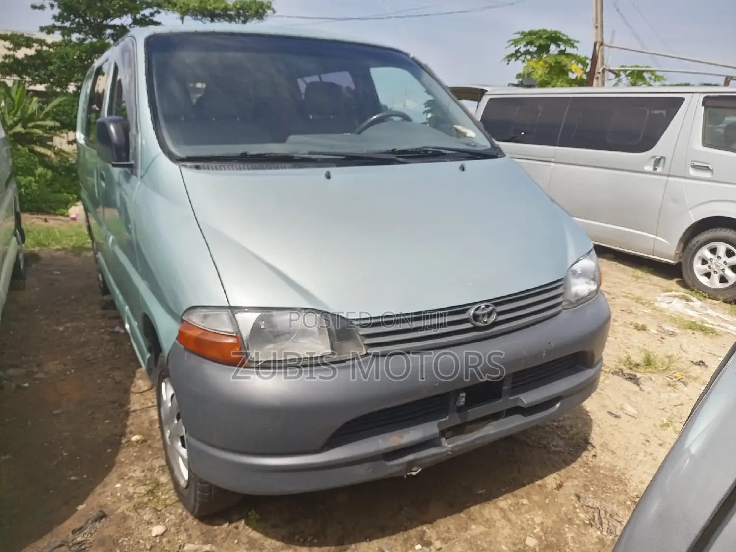 Toyota HiAce 2000 Green