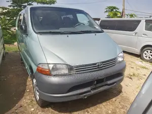 Toyota HiAce 2000 Green