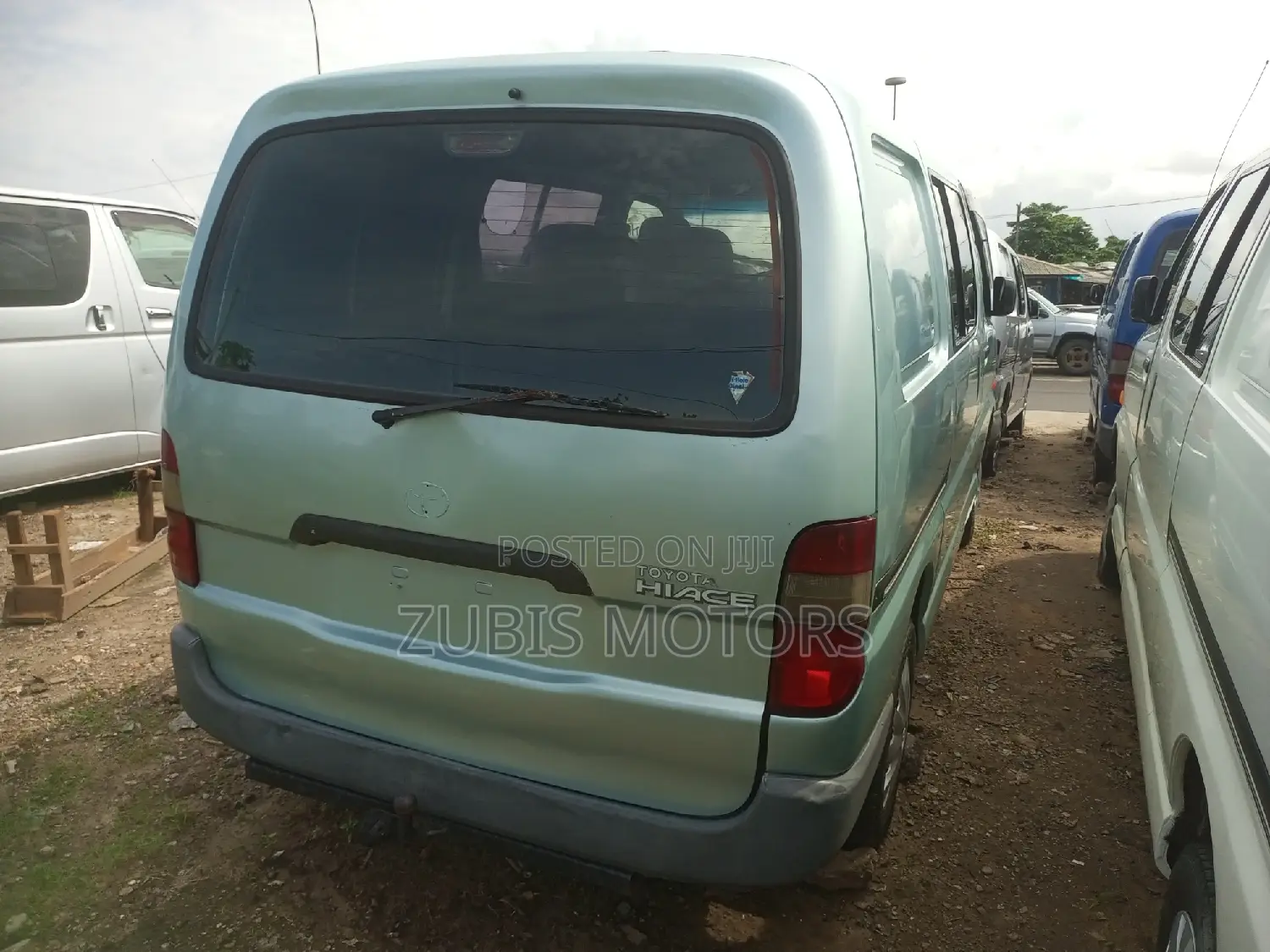 Toyota HiAce 2000 Green