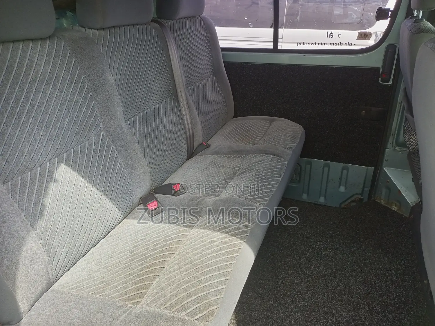 Toyota HiAce 2000 Green