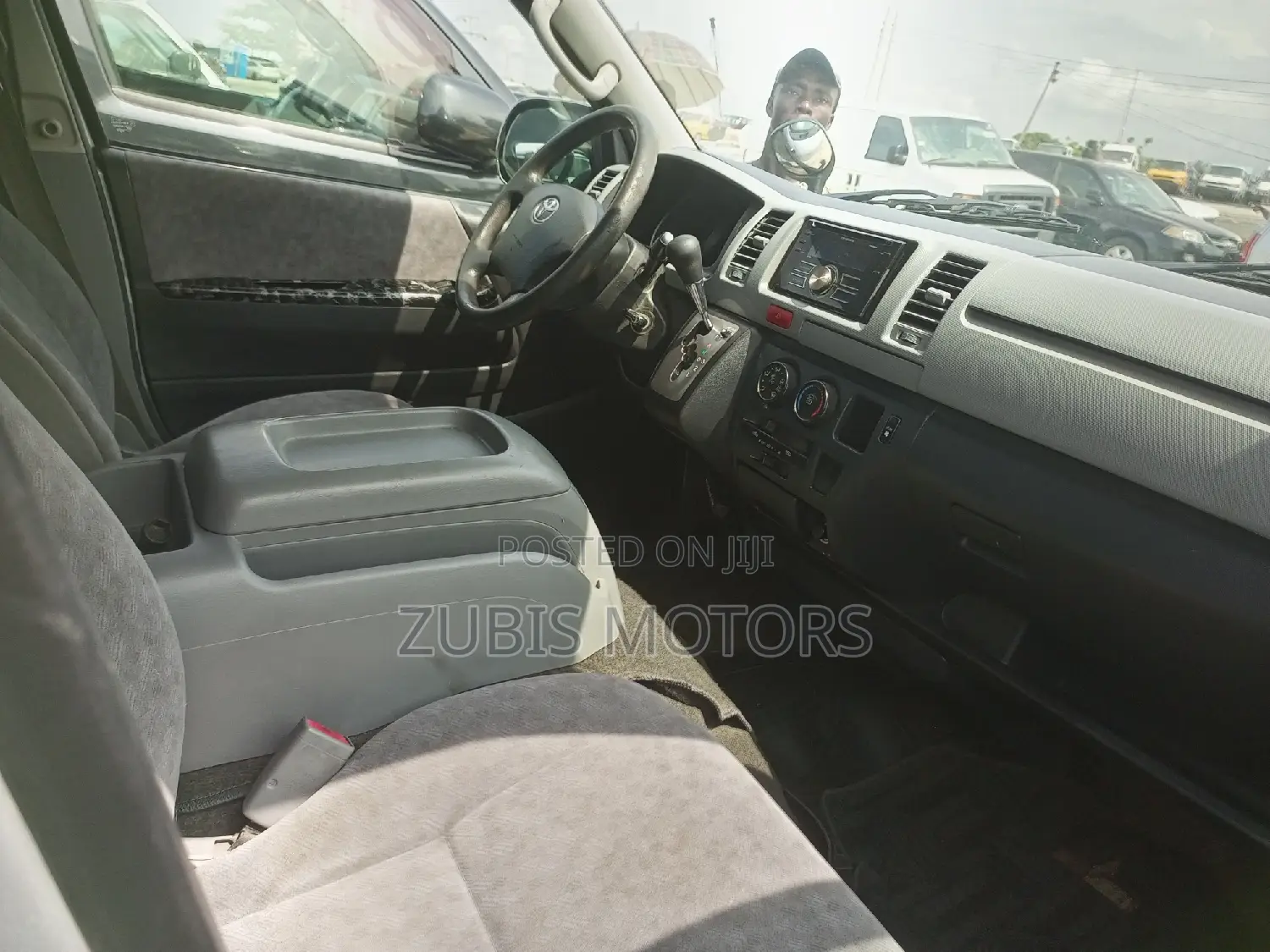 Toyota HiAce 2011 Silver