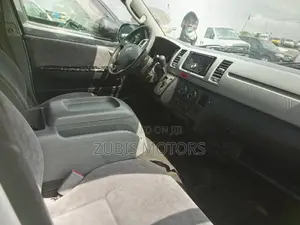 Toyota HiAce 2011 Silver