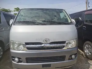 Toyota HiAce 2011 Silver