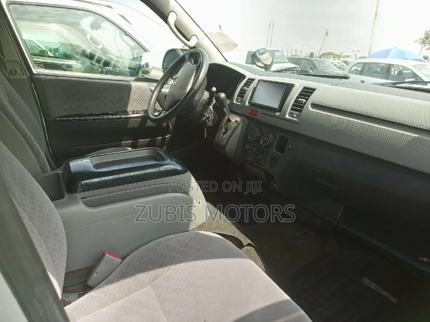 Toyota HiAce 2010 Silver