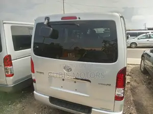 Toyota HiAce 2010 Silver