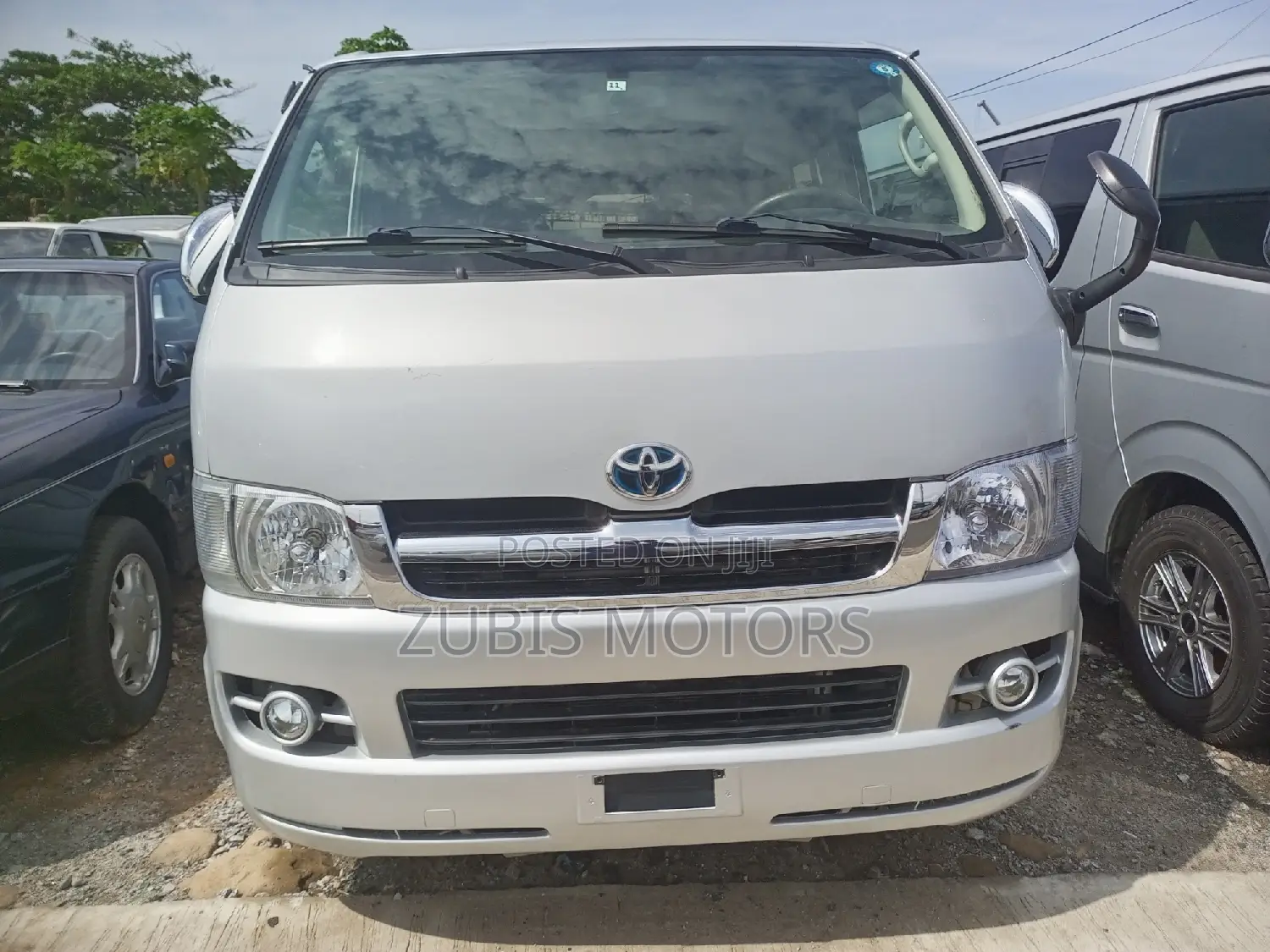 Toyota HiAce 2010 Silver