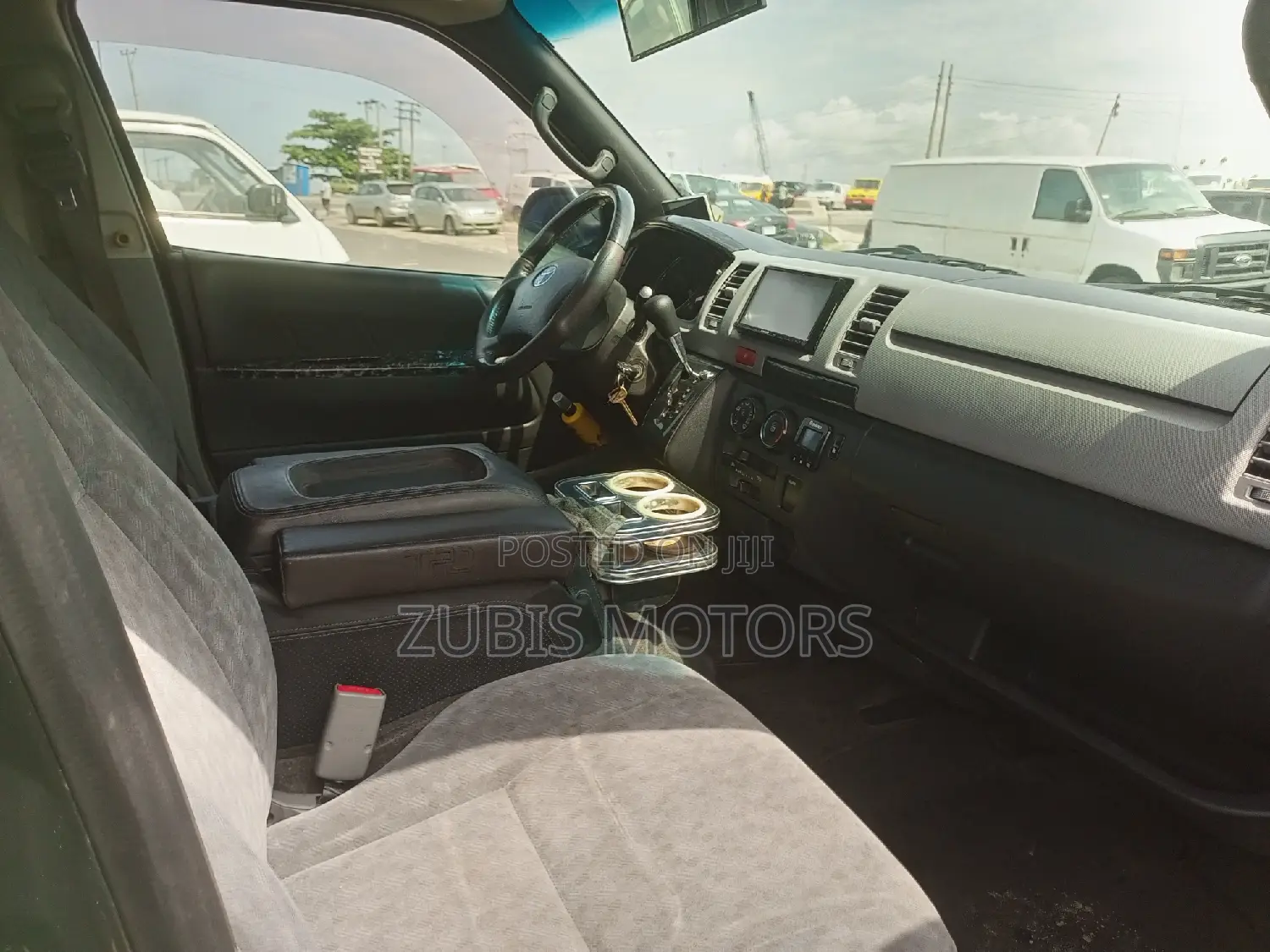Toyota HiAce 2010 Black