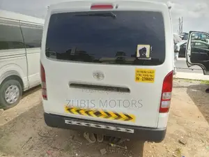 Toyota HiAce 2010 White