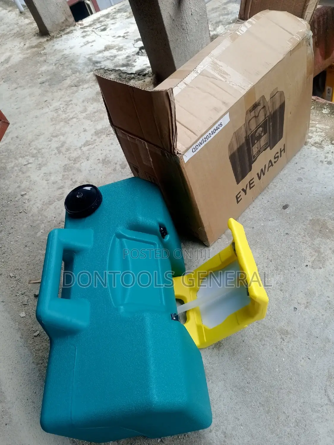 9 Gallon Haw 7501 Portable Gravity Emergency Eyewash