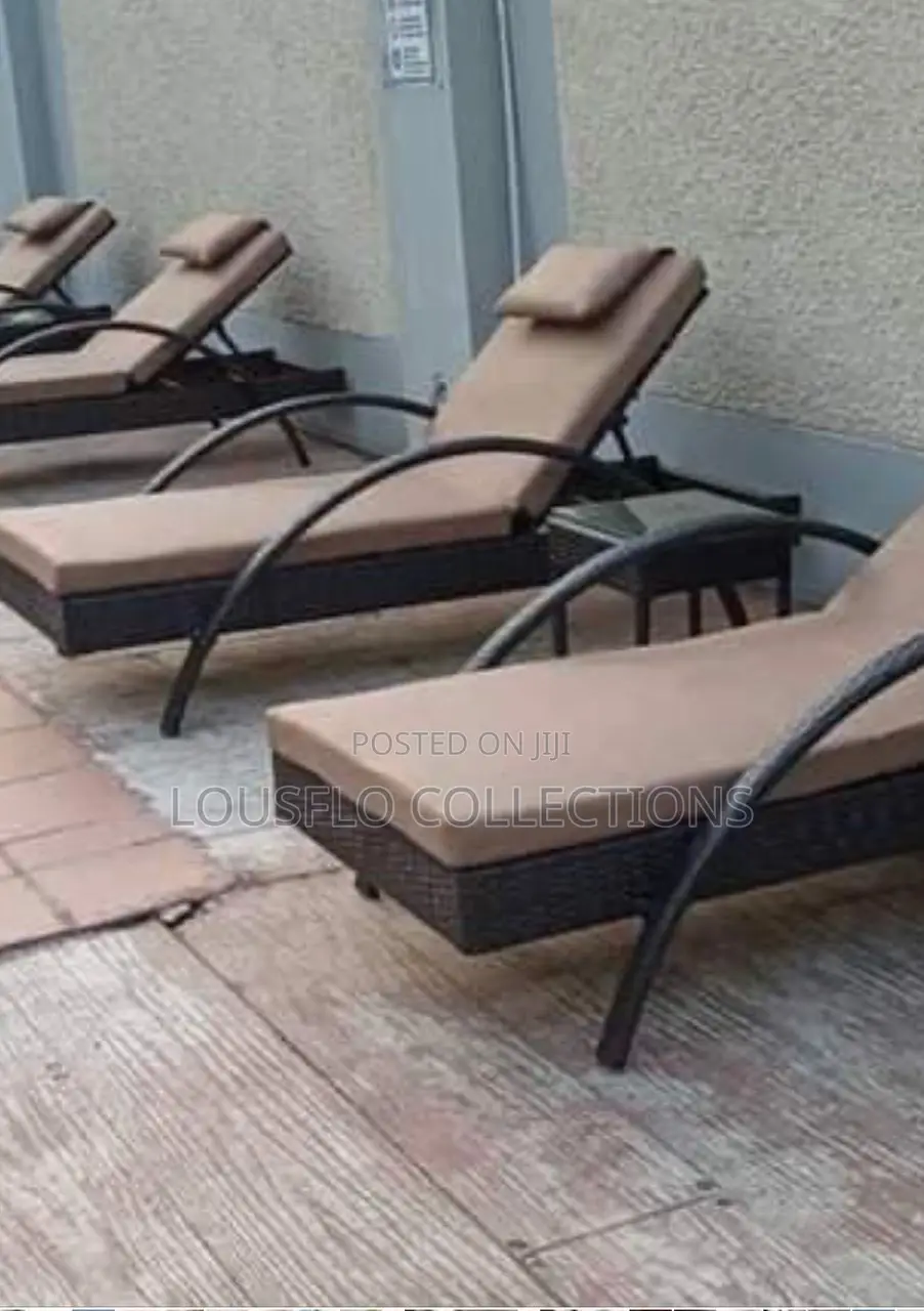 Quality Swimming Pool Bed With Table