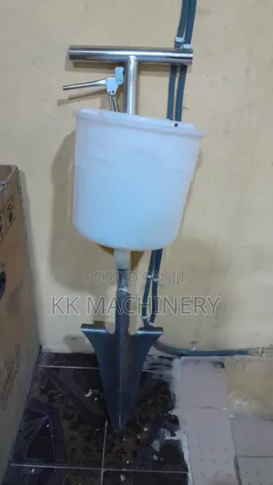 Shovel Fertilizer Applicator