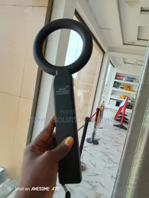 Photo - Folding Hand-held Metal Detector