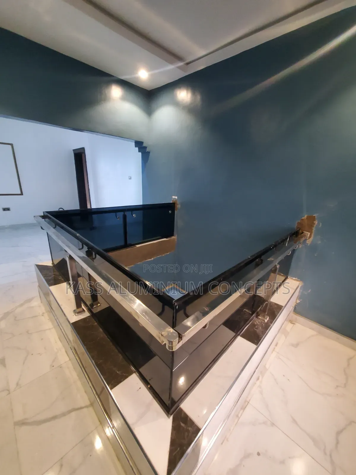 Sitting Room Glass Bancoly