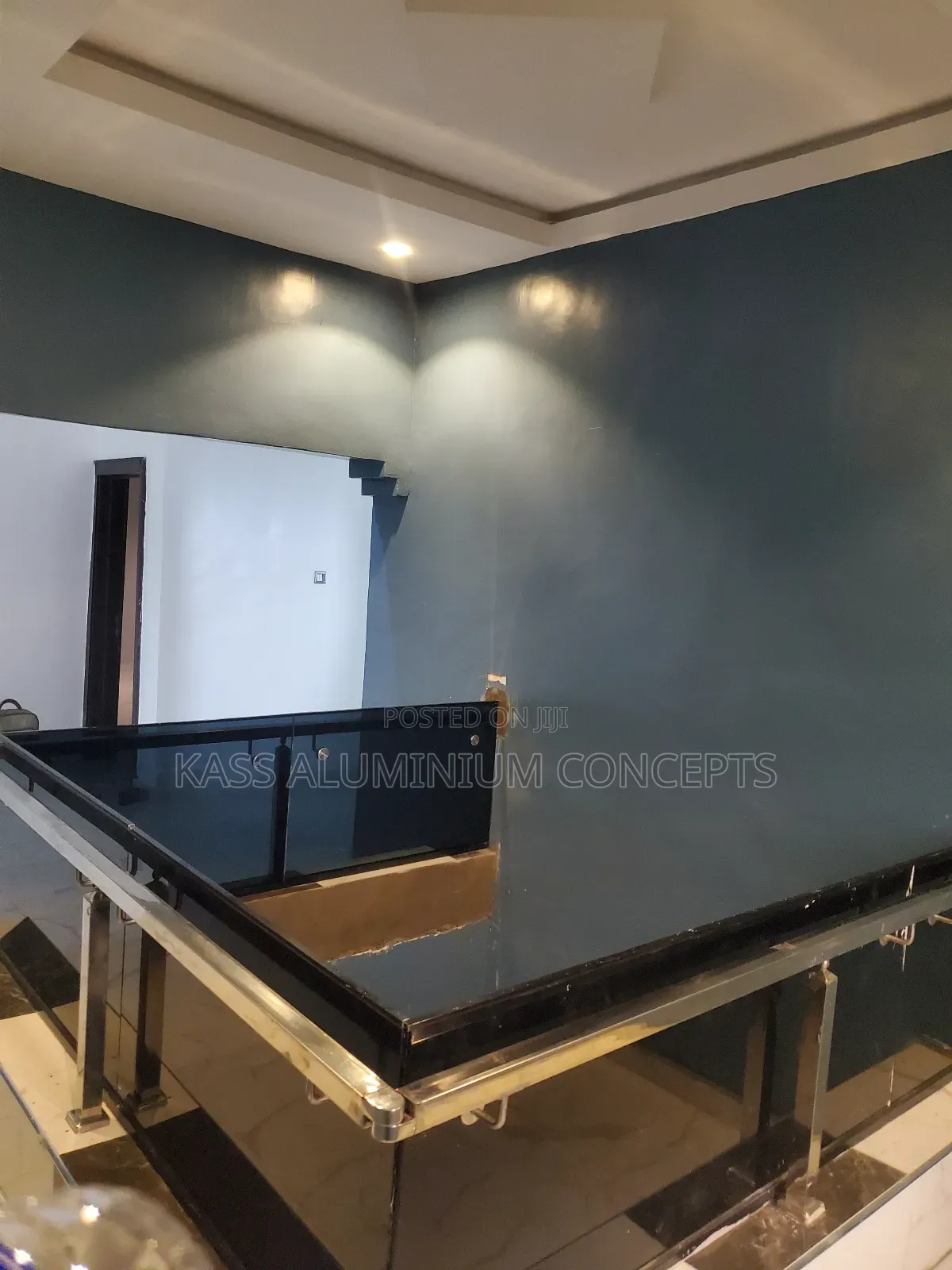 Sitting Room Glass Bancoly