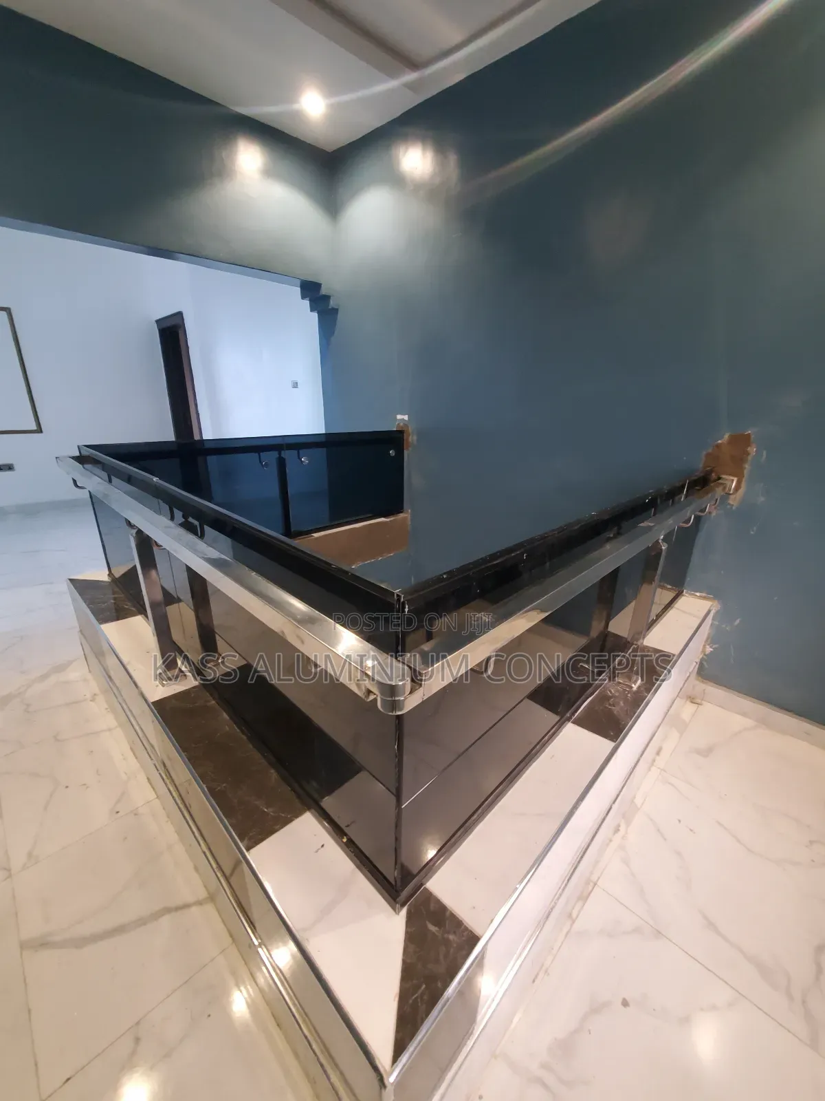 Sitting Room Glass Bancoly