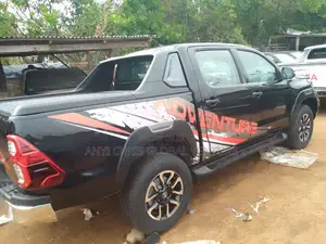 Hilux Both Cover Rolling Cover With Spoiler T.R.D