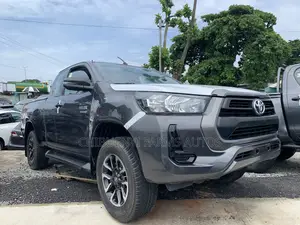 Toyota Hilux 2021 Gray