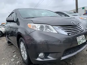 Toyota Sienna 2015 Gray