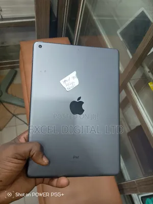 Photo - Apple iPad 10.2 (2021) 256 GB Gray