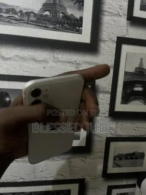 Apple iPhone 11 64 GB White