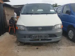 Toyota HiAce 2002 White
