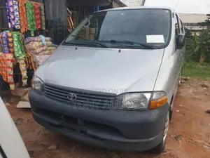 Toyota HiAce 2002 Green