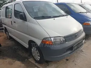 Toyota HiAce 2004 White