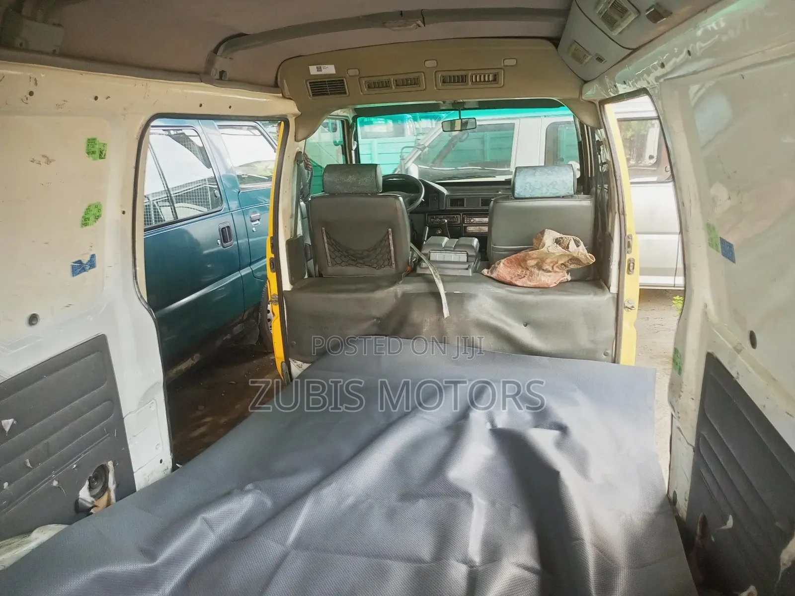 Mitsubishi Delica 2004 Yellow
