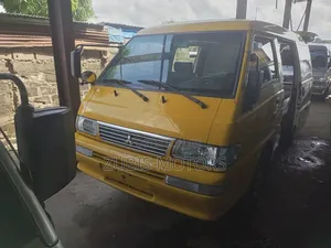 Mitsubishi Delica 2004 Yellow
