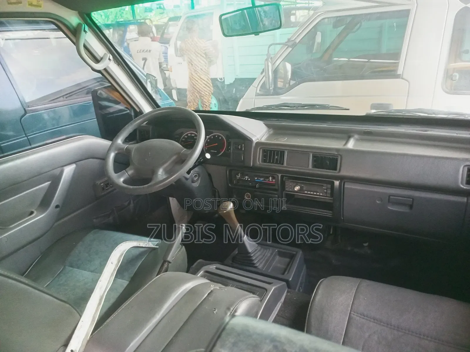 Mitsubishi Delica 2004 Yellow
