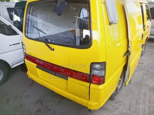 Mitsubishi Delica 2004 Yellow