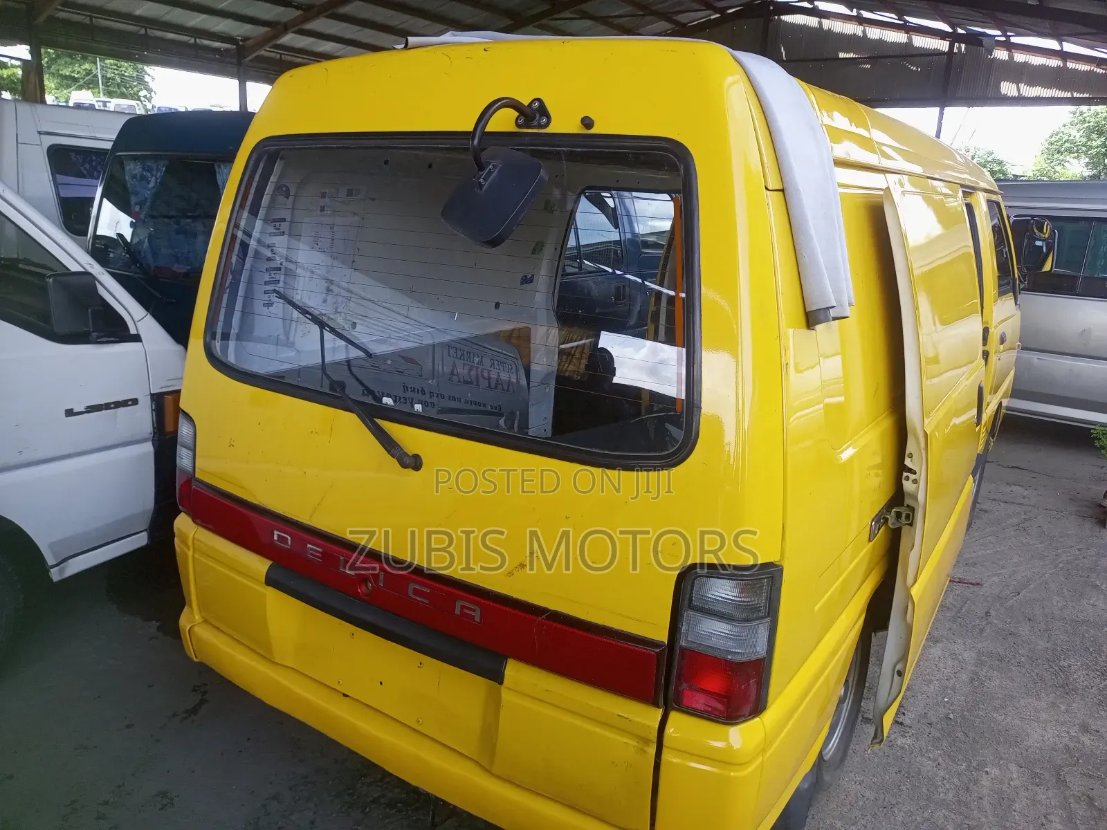 Mitsubishi Delica 2004 Yellow