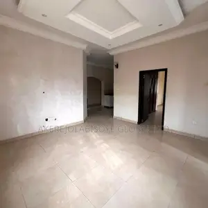 4bdrm Duplex in In An Estate Around for rent