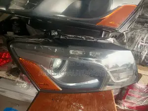 Complete Set of Head Lamp Audi Q5 2010