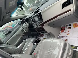 Toyota Sienna Limited 7 Passenger 2012 Silver
