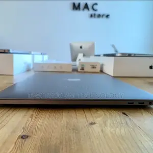 Laptop Apple MacBook Pro 2018 16GB Intel Core I7 SSD 512GB