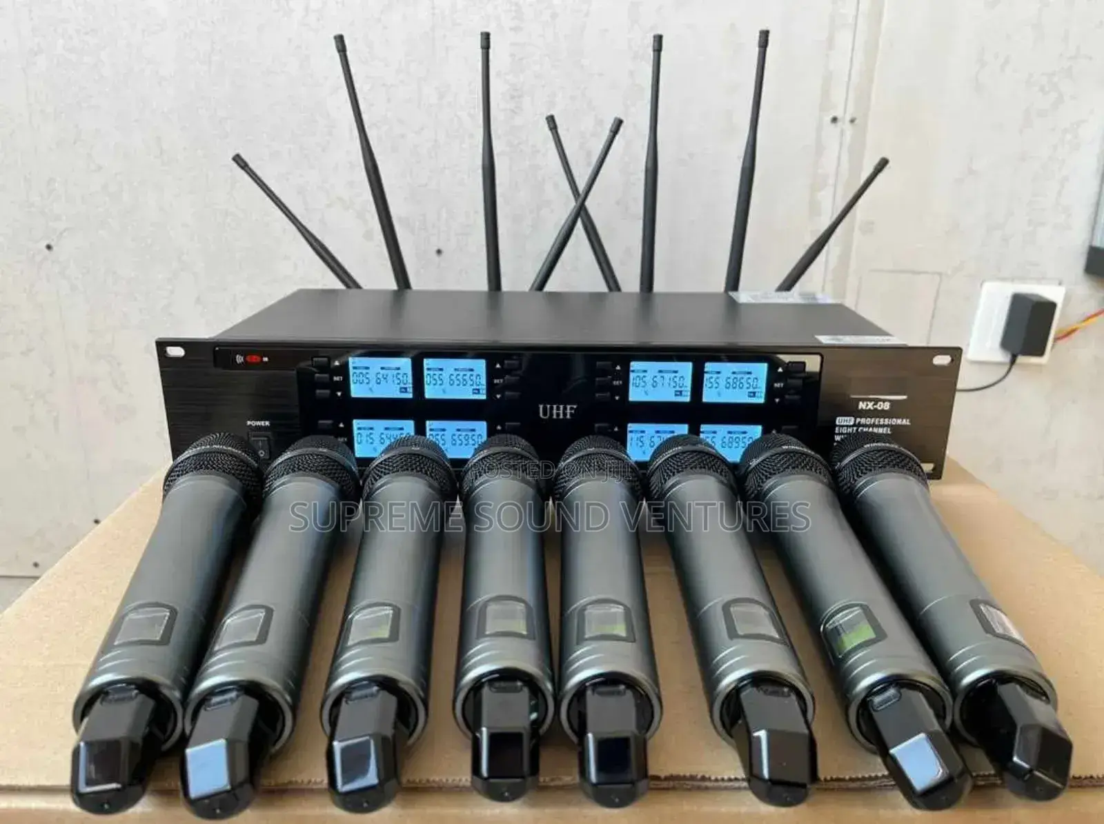 Shure 8 in 1 Handled Microphone