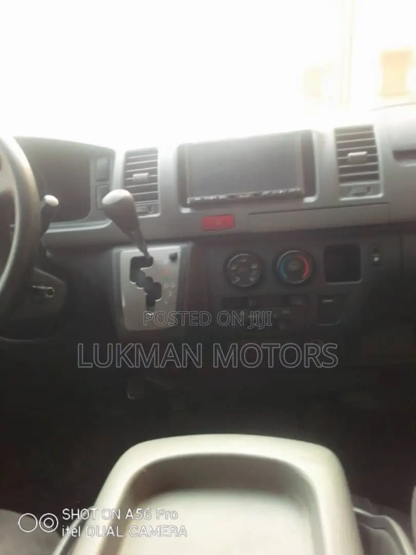 Toyota HiAce 2012 Blue