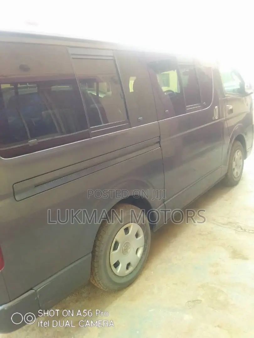 Toyota HiAce 2012 Blue